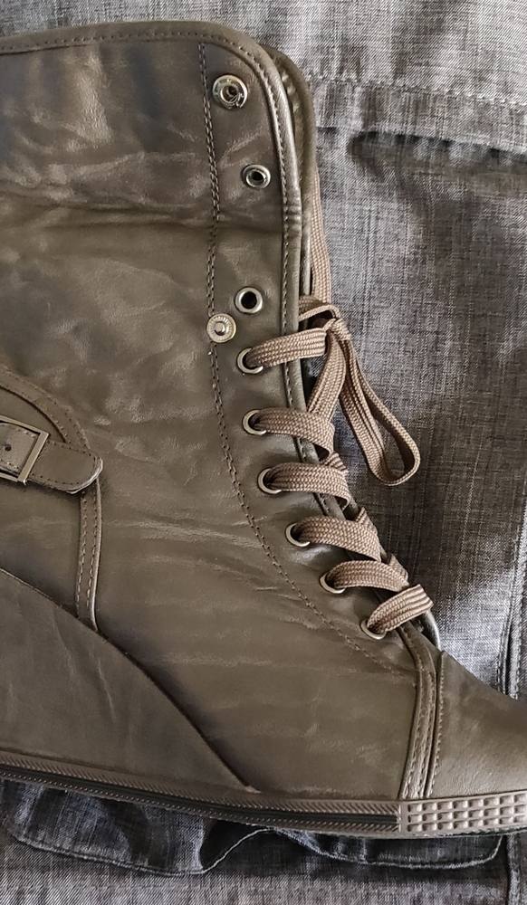 Boots - Picture 5 of 8